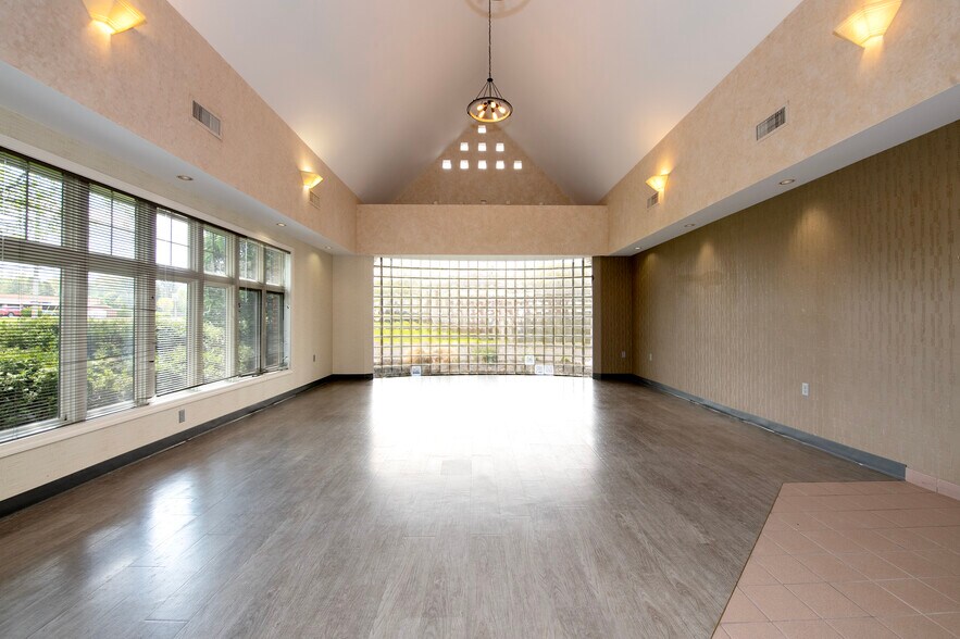 More Photos Of 12744 State Rd, North Royalton Medical For Lease