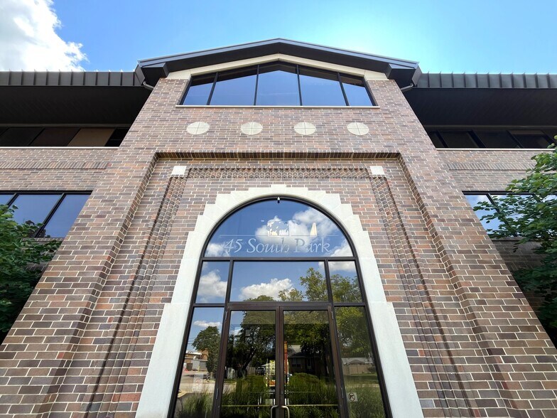 More Photos Of 45 S Park Blvd, Glen Ellyn Office For Lease