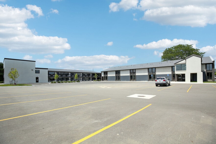 More Photos Of 34911 Van Dyke Ave, Sterling Heights Apartments For Lease