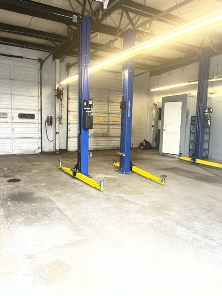 More Photos Of 7715 Lem Turner Rd, Jacksonville Auto Repair For Sale