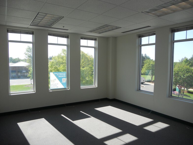 More Photos Of 400 Meadowmont Village Cir, Chapel Hill Office Residential For Lease