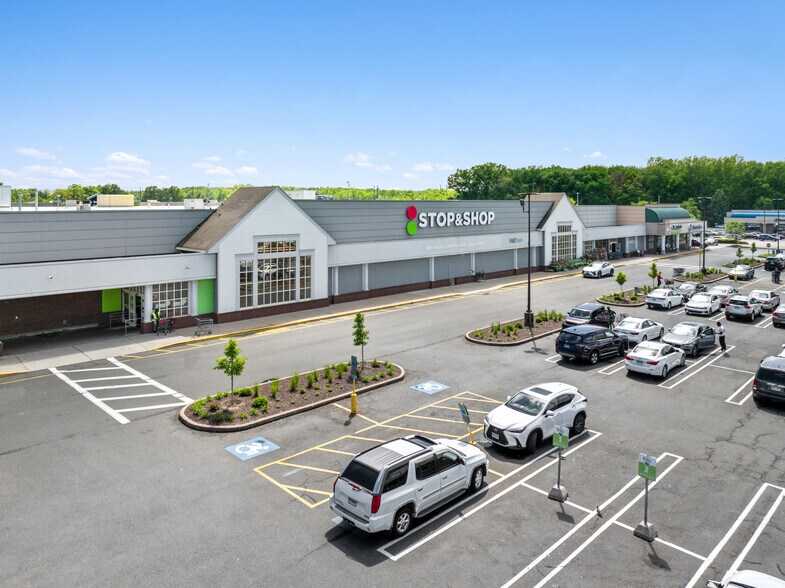 More Photos Of 271-421 Cottage Grove Rd, Bloomfield Unknown For Lease