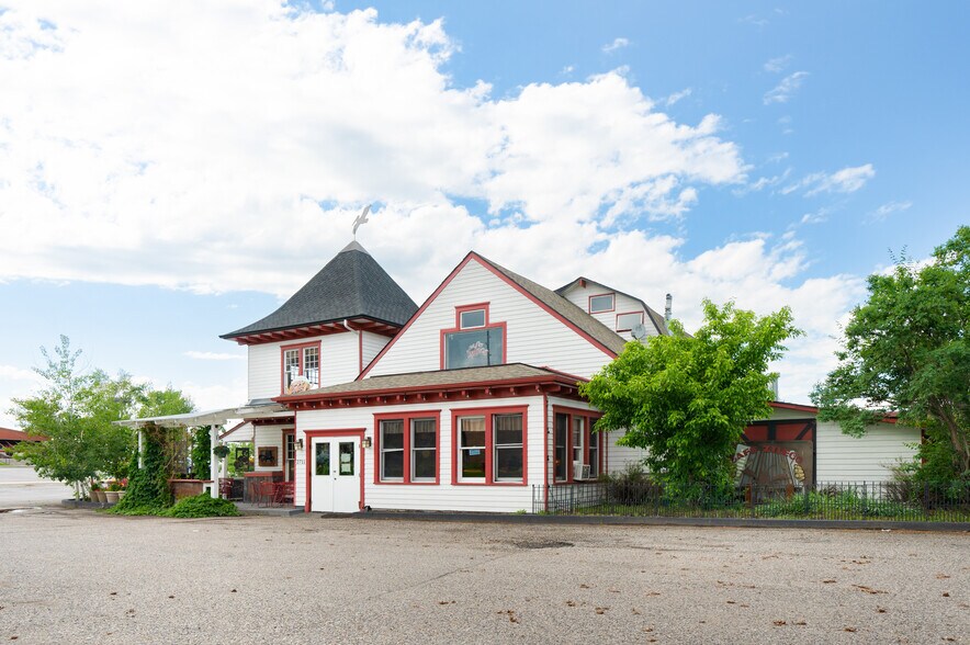 More Photos Of 2711 W College St, Bozeman Restaurant For Sale