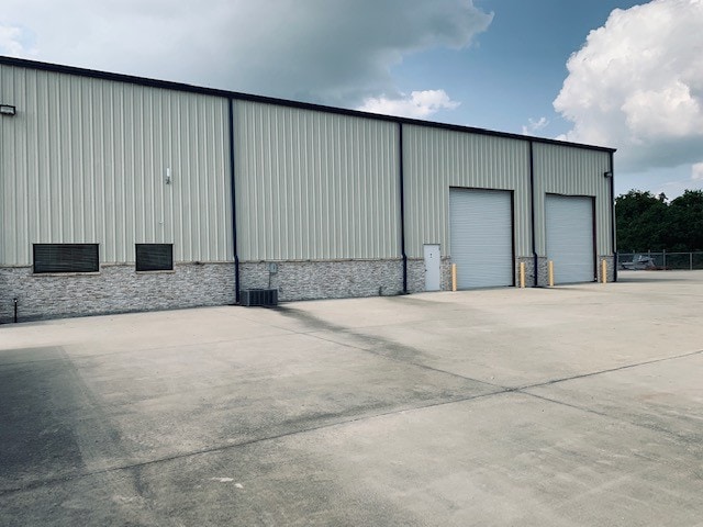 More Photos Of 909 S 14th St, La Porte Warehouse For Lease