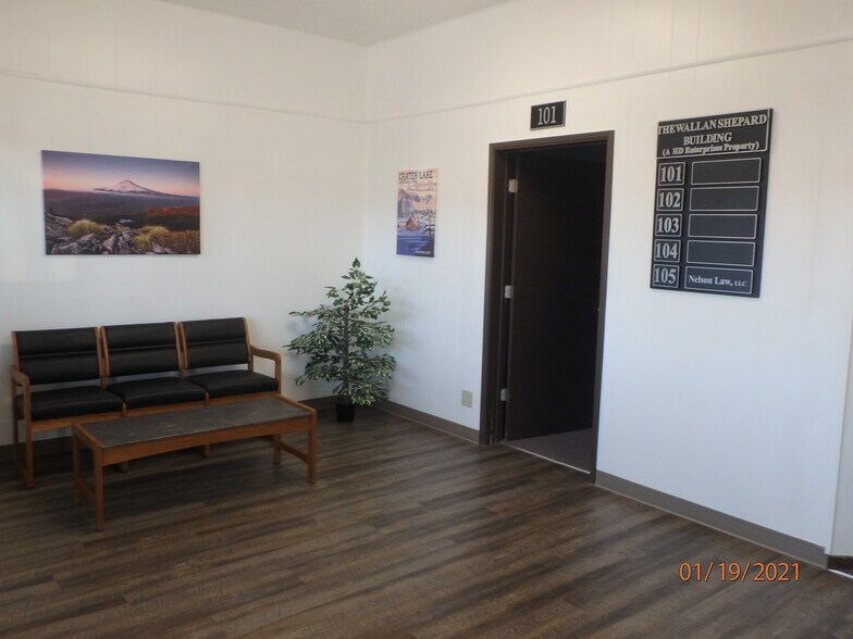 More Photos Of 85 SE 5th St, Madras Office For Lease