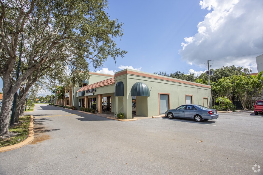 More Photos Of 4947 Tamiami Trl N, Naples Storefront For Lease