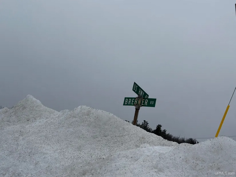 More Photos Of 7 Brebner Rd E, Negaunee Flex For Sale