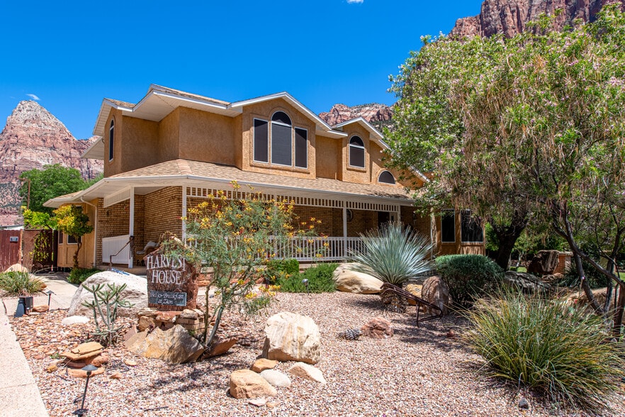 More Photos Of 29 Canyon View Dr, Springdale Hospitality For Sale