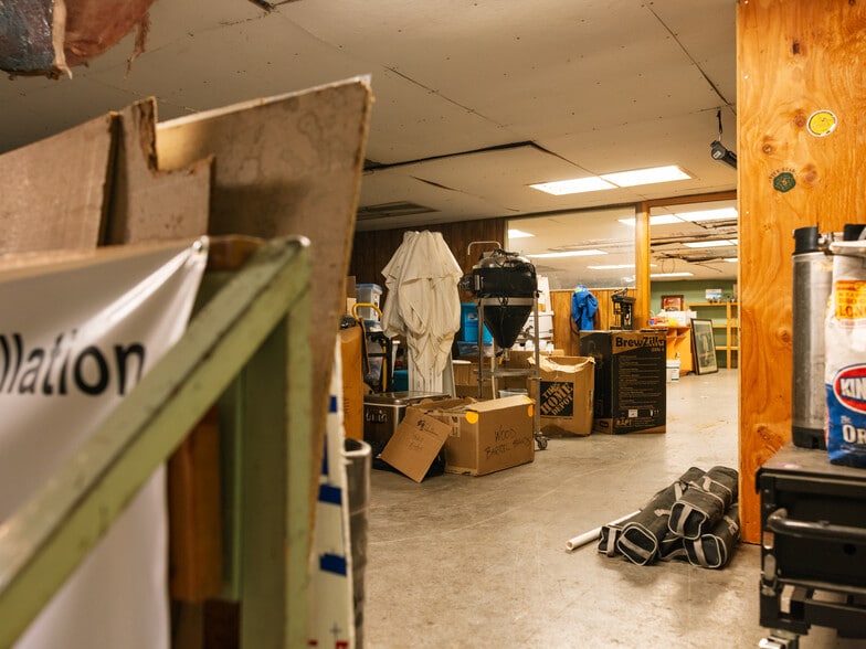 More Photos Of 212-234 SE 12th Ave, Portland Warehouse For Sale
