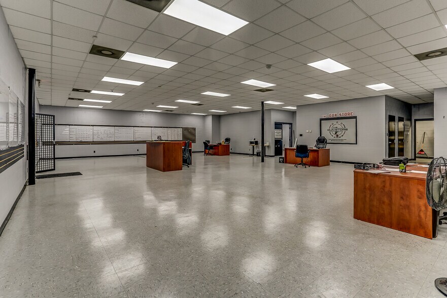 More Photos Of 6920 Winchester Rd, Memphis Freestanding For Sale