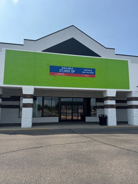 More Photos Of 1715-1749 Beam Ave, Maplewood Unknown For Lease