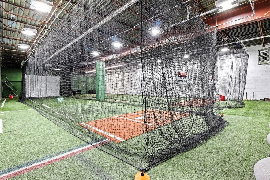 More Photos Of 4460 Steubenville Pike, Pittsburgh Freestanding For Lease