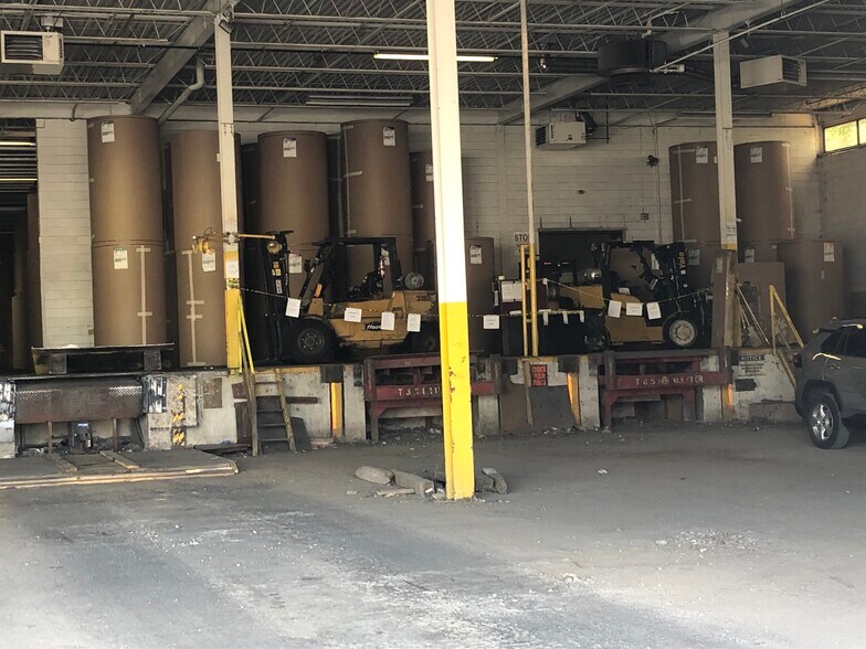 More Photos Of 2200 Islington Ave, Toronto Distribution For Lease