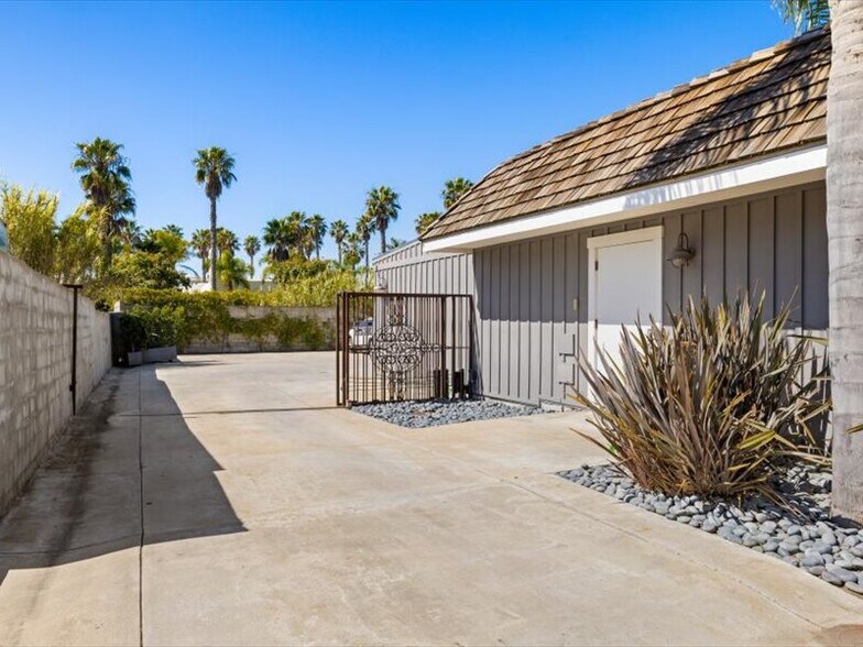 More Photos Of 3823 Santa Claus Ln, Carpinteria Restaurant For Sale