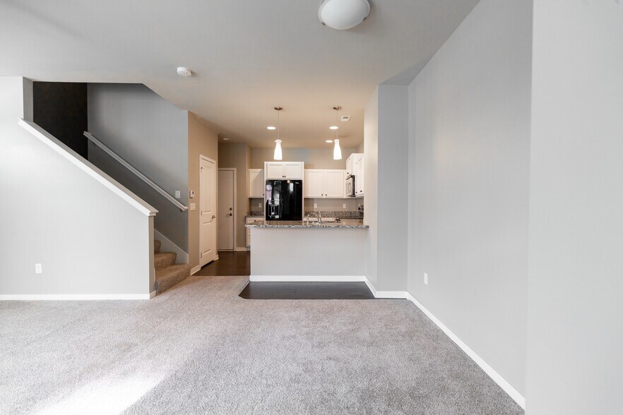 More Photos Of 325 SW 7th St, Des Moines Apartments For Sale