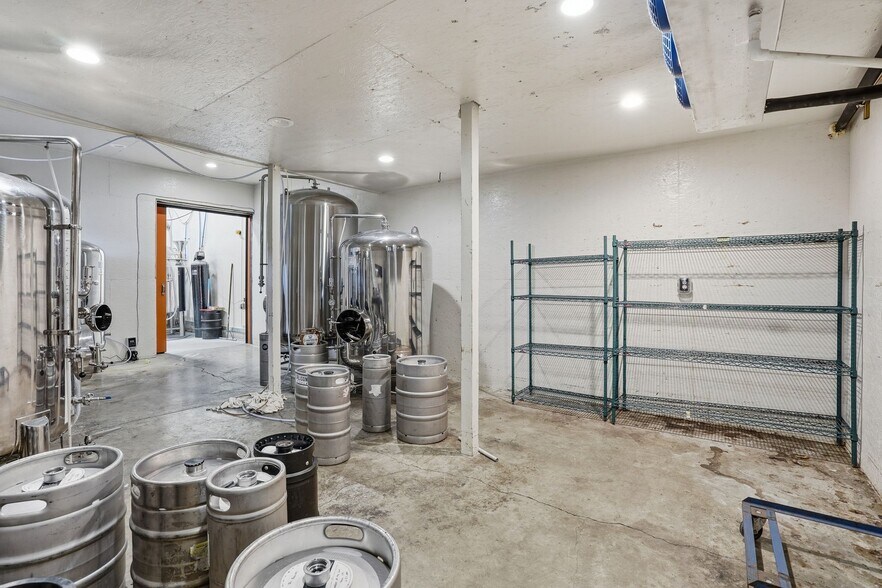 More Photos Of 4110 S Bowdish Rd, Spokane Light Distribution For Lease