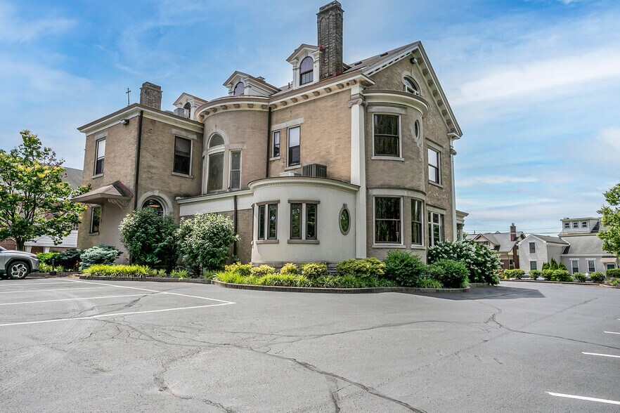 More Photos Of 401 Park Ave, Newport Office For Sale