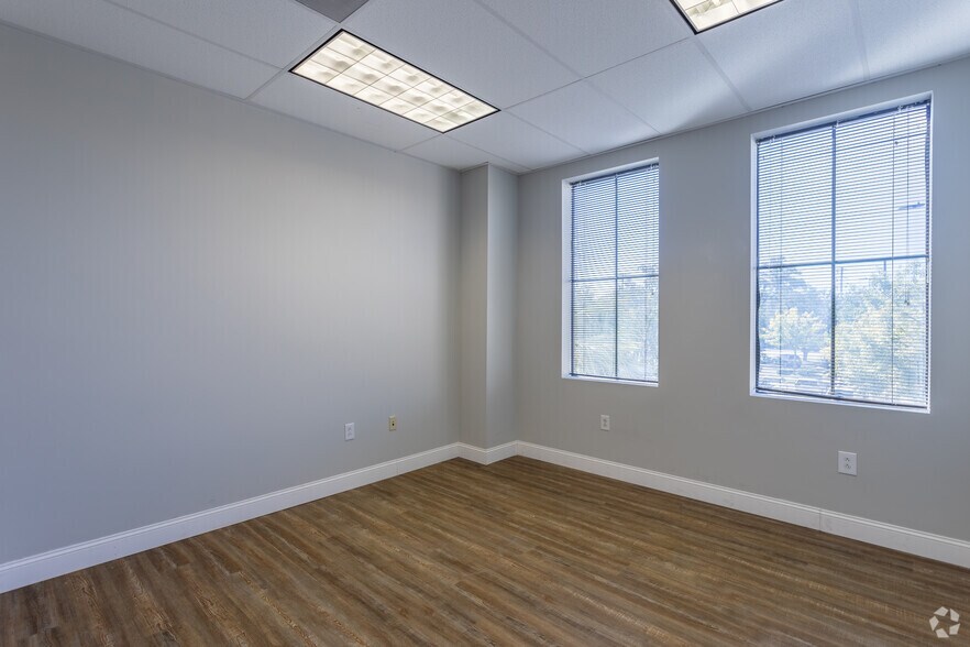 More Photos Of 2000 Sam Rittenberg Blvd, Charleston Office For Lease