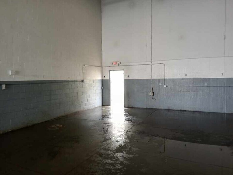 More Photos Of 1730 Afton Rd, Sycamore Warehouse For Lease