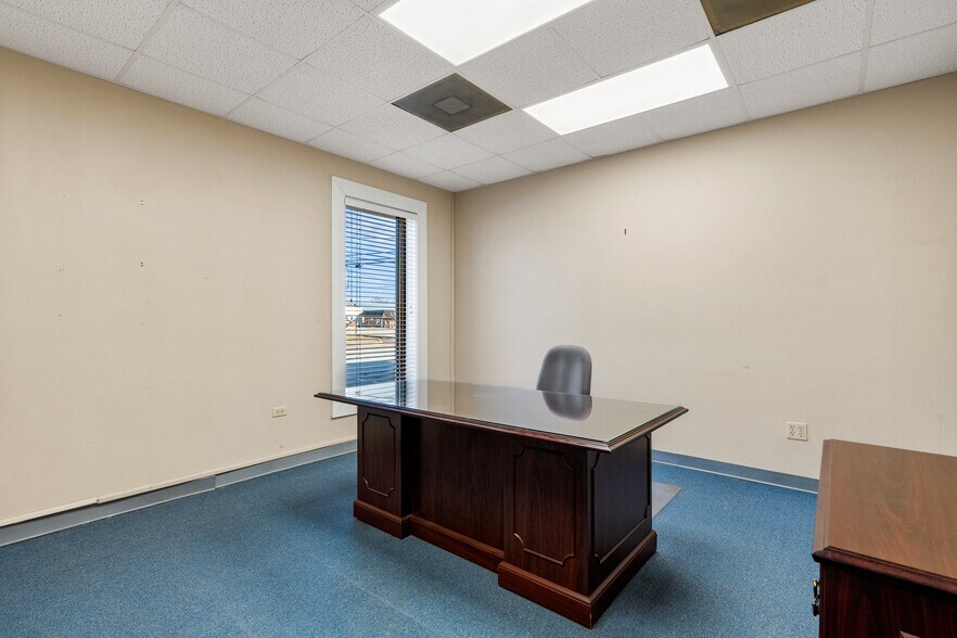 More Photos Of 713 Anderson St, Belton Office For Sale