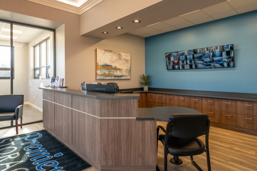 More Photos Of 5593 N Eagle Rd, Boise Self Storage For Lease