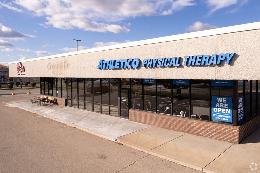 More Photos Of 29 Crystal Lake Plz, Crystal Lake Unknown For Lease