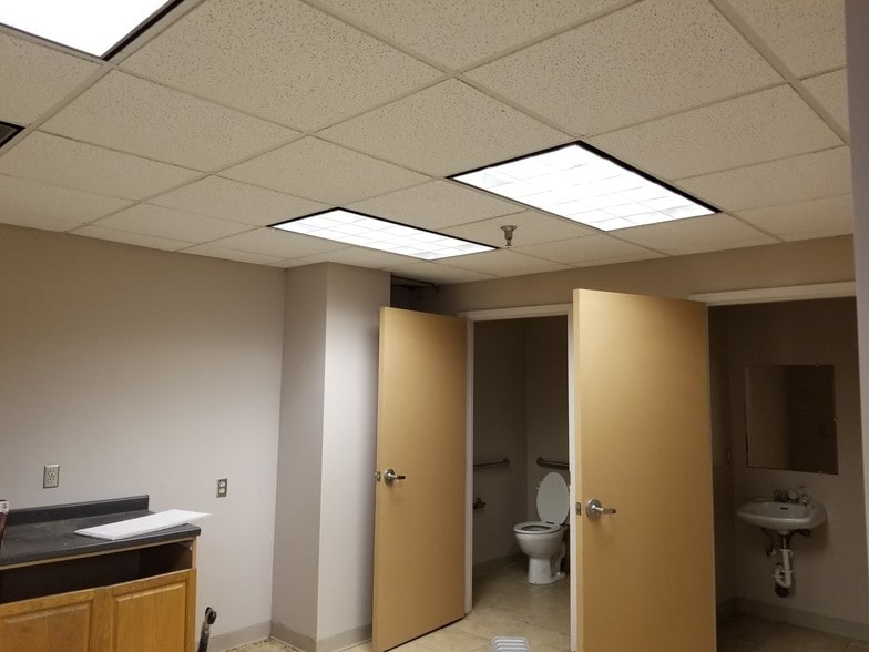 More Photos Of 202 Industrial Dr, Emporia Warehouse For Sale