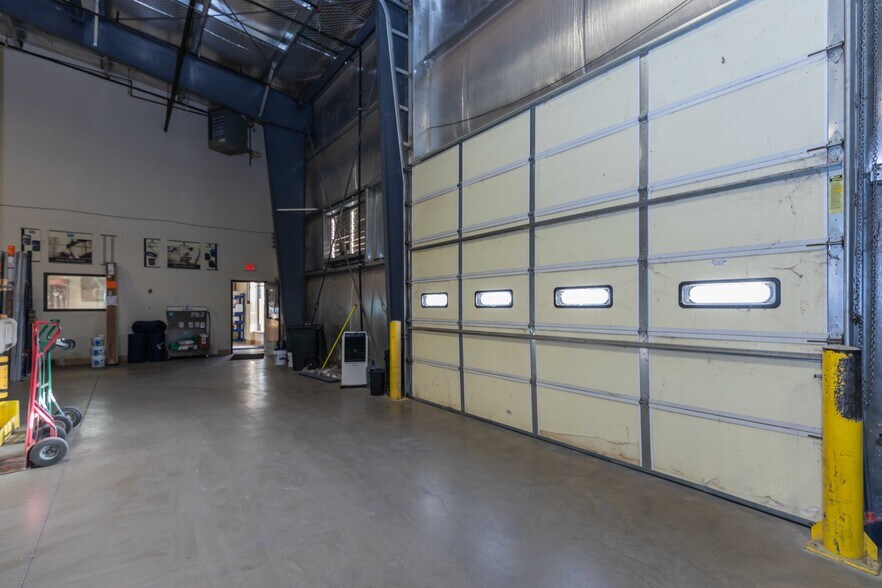 More Photos Of 9005 Roach Dr, Amarillo Showroom For Lease