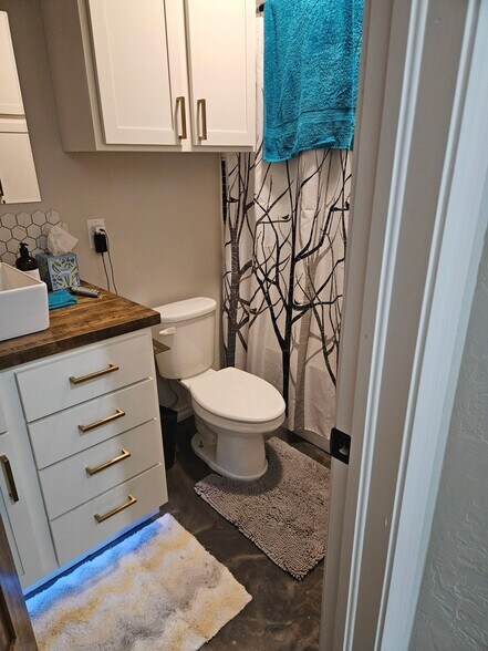 More Photos Of 213 Lake dr, Medicine Park Convenience Store For Sale