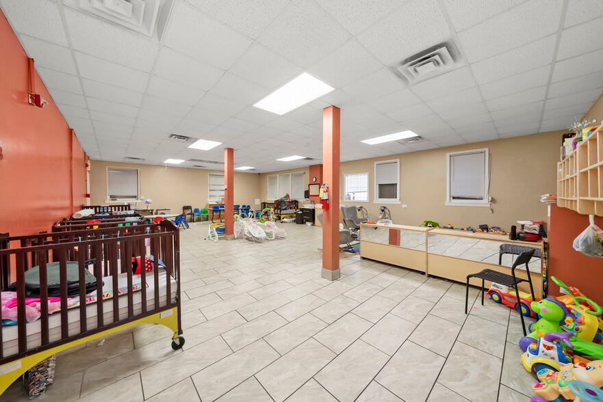 More Photos Of 1155 W 81st St, Chicago Daycare Center For Sale