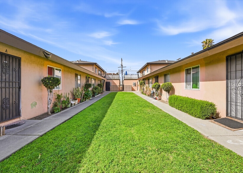 More Photos Of 311-315 S Kroeger St, Anaheim Apartments For Sale