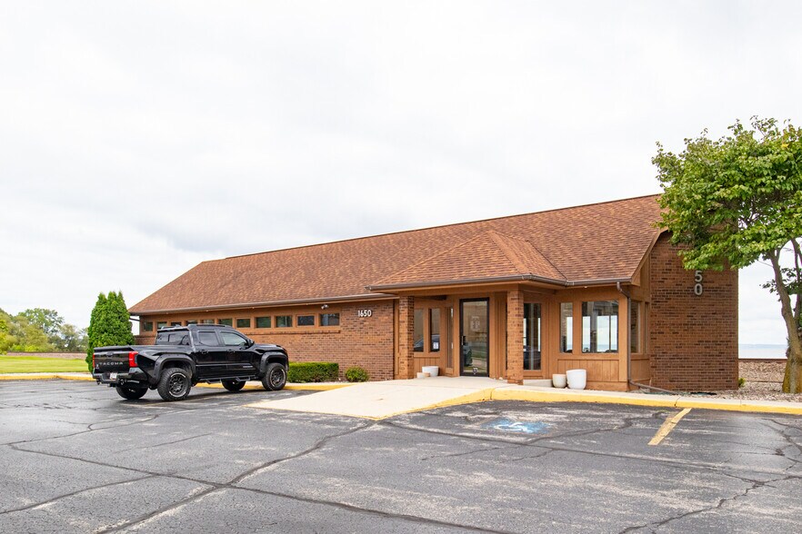 Primary Photo Of 1650 S Main St, Oshkosh Office For Sale