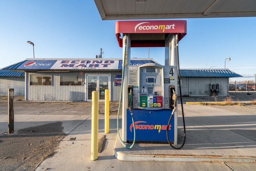 More Photos Of 1211 E Lewis St, Pasco Convenience Store For Sale