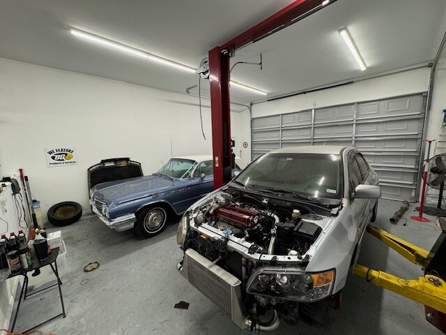 More Photos Of 829 Roberson St, Conroe Auto Repair For Sale