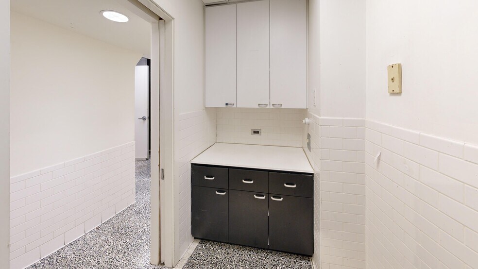 More Photos Of 348 E 9th St, New York Apartments For Lease