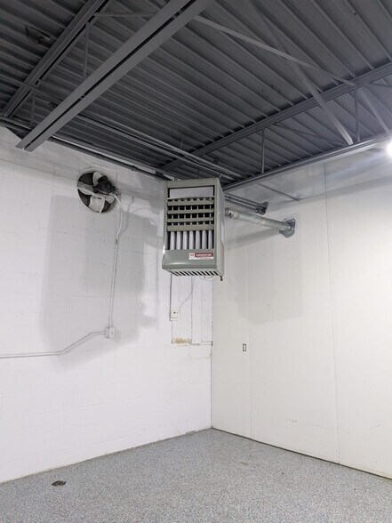 More Photos Of 20520 Stephens St, Saint Clair Shores Manufacturing For Sale