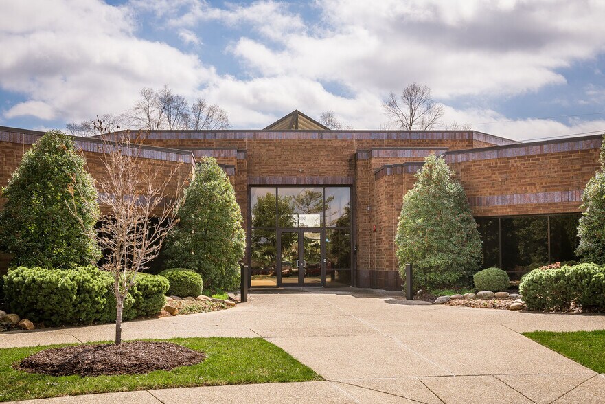 Primary Photo Of 11492 Bluegrass Pky, Louisville Office For Lease