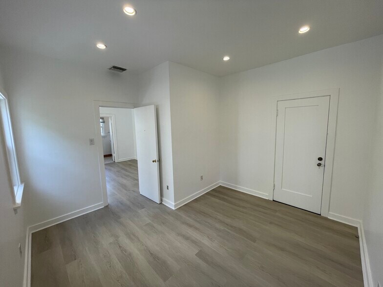 More Photos Of 418-420 N Larchmont Blvd, Los Angeles Office For Lease