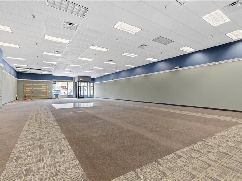 More Photos Of 8001 Rowan Rd, Cranberry Township Storefront For Lease