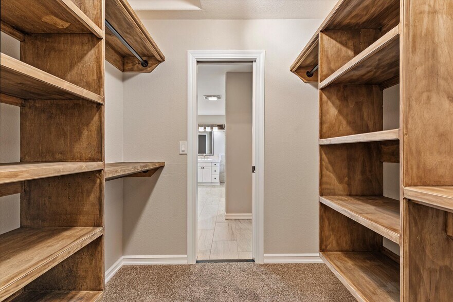 More Photos Of 10 W Sprague St, Echo Flex For Sale