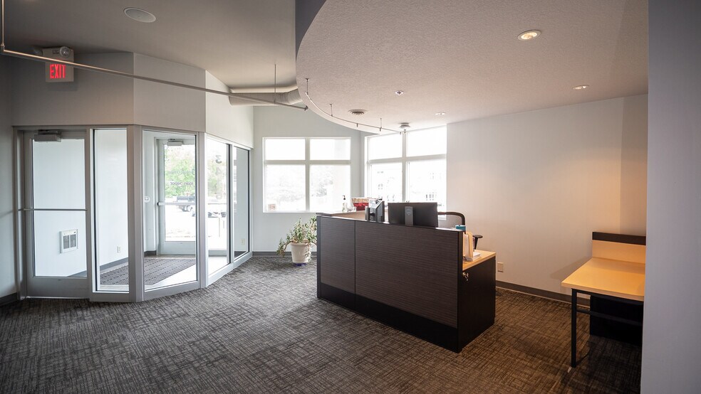 More Photos Of 3416 Lakeridge Pl NW, Rochester Office For Lease