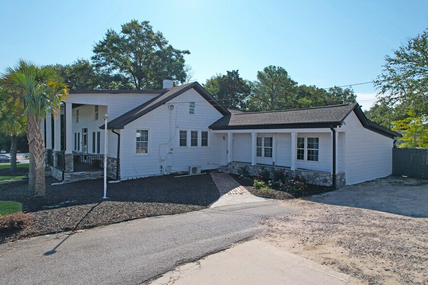 More Photos Of 3019 Augusta Rd, West Columbia Light Distribution For Sale
