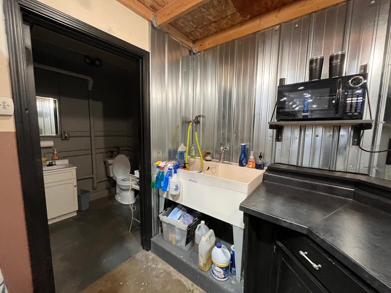 More Photos Of 521 E Marion St, Mishawaka Service For Sale