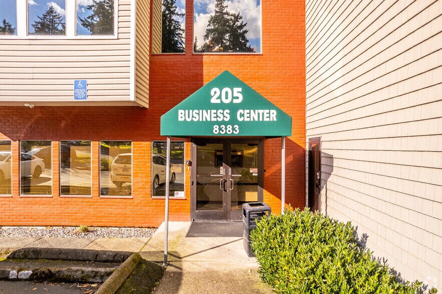 More Photos Of 8383 NE Sandy Blvd, Portland Office For Sale