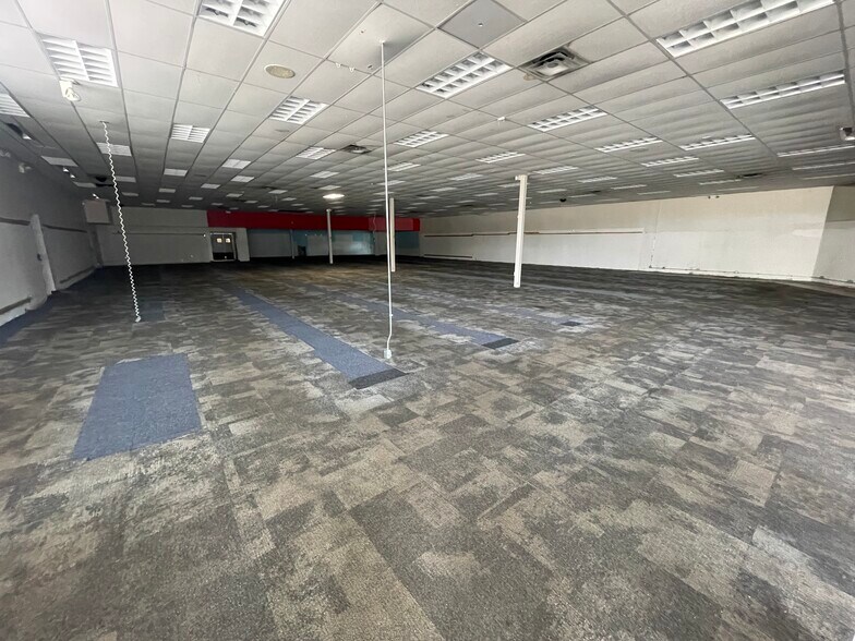 More Photos Of 505 E Thompson Rd, Indianapolis Drugstore For Lease