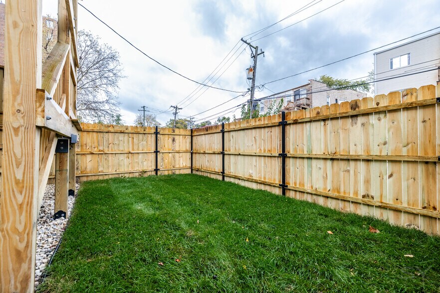 More Photos Of 6050 Eberhart ave, Chicago Apartments For Sale