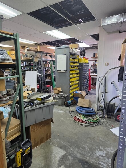 More Photos Of 104 S Rogers Rd, Irving Flex For Sale