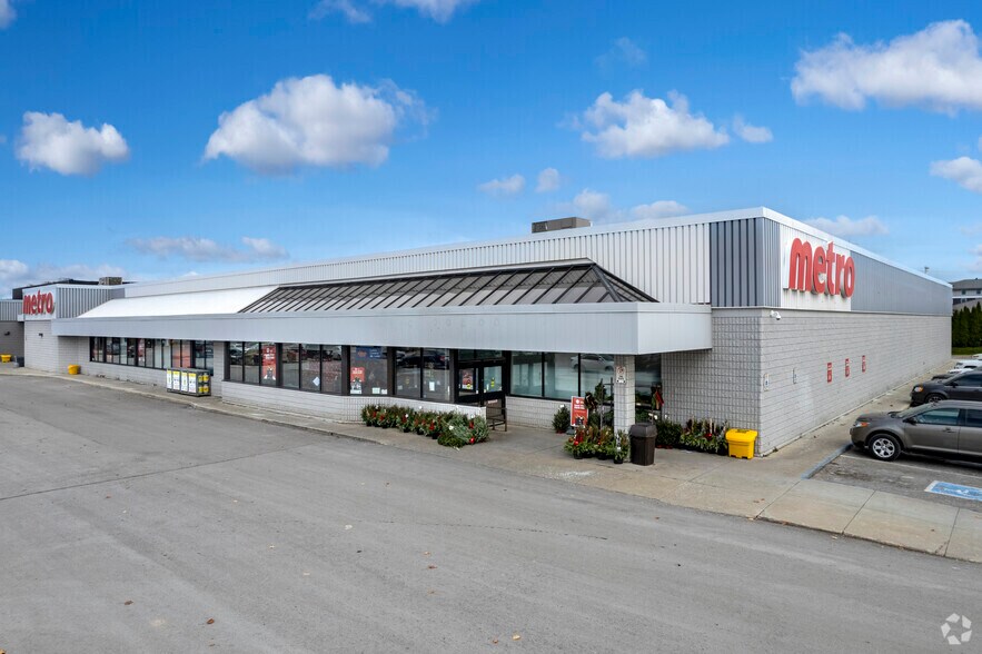 More Photos Of 417 Wellington St, St Thomas Freestanding For Lease