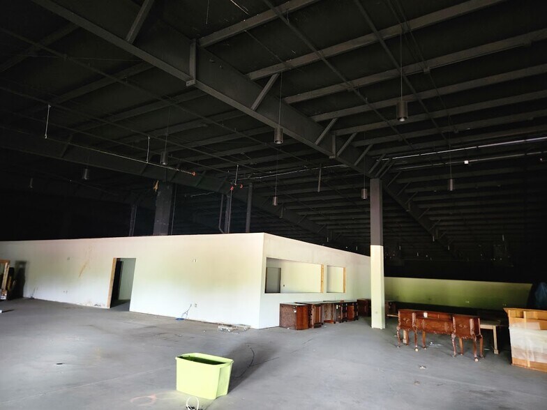 More Photos Of Martin Luther King Hwy, Eutaw Warehouse For Sale