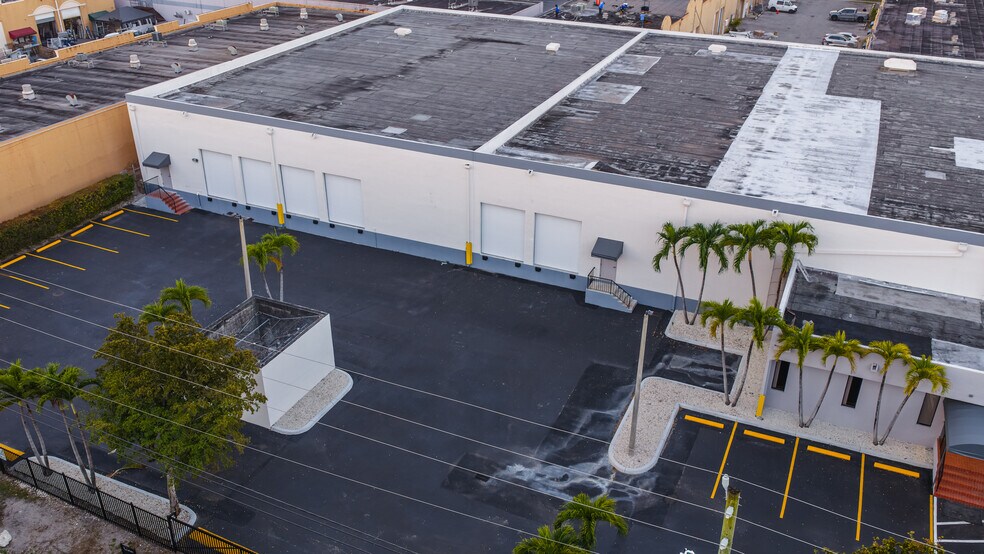 More Photos Of 1730 W 38th Pl, Hialeah Manufacturing For Lease